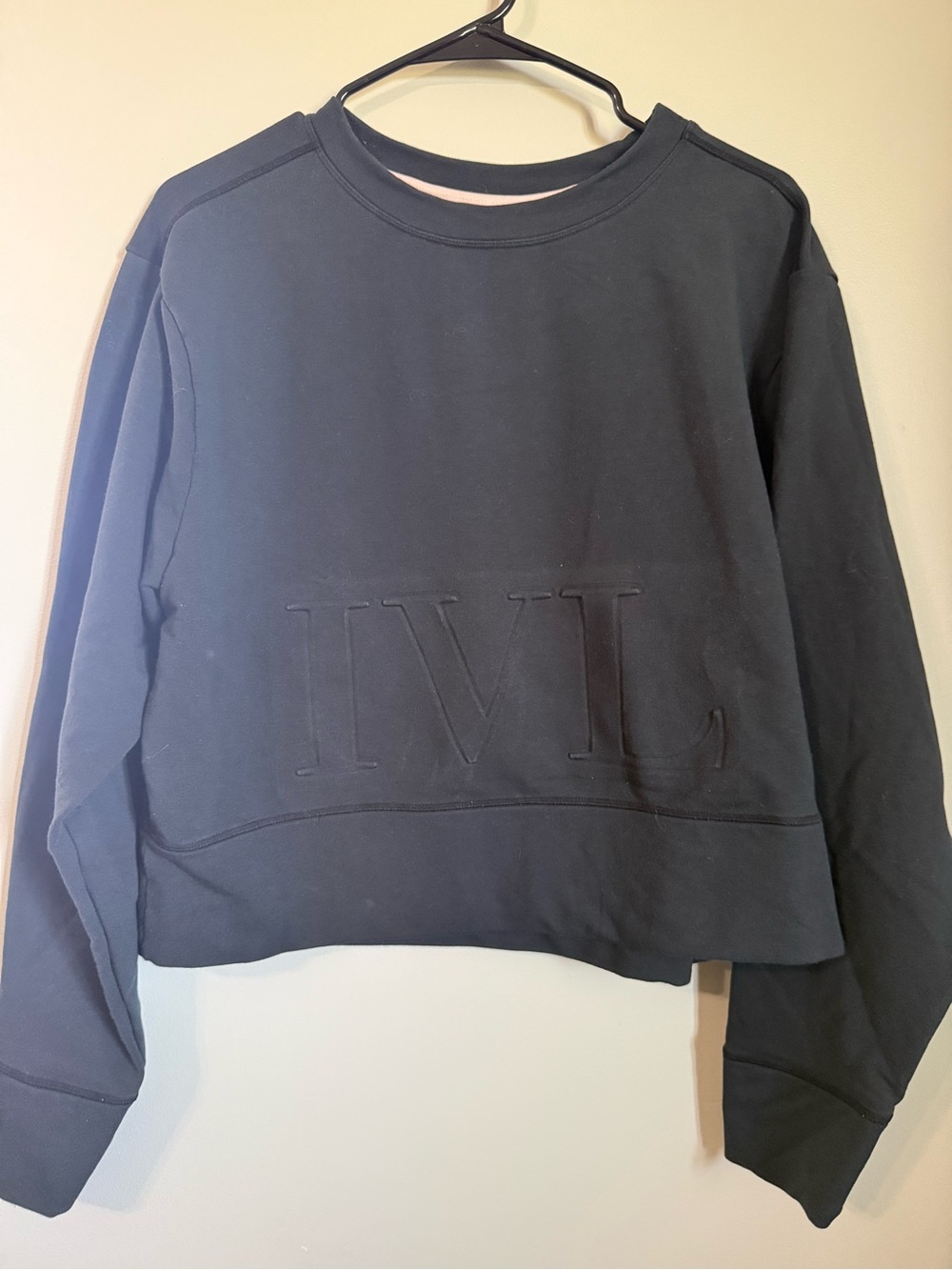 IVL Cropped Embossed Logo Sweatshirt - Black -size 8
